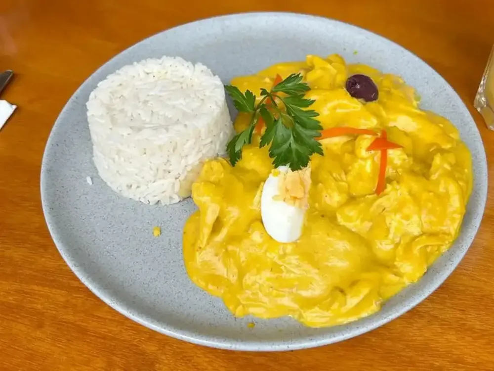 Ají de gallina peruano.webp