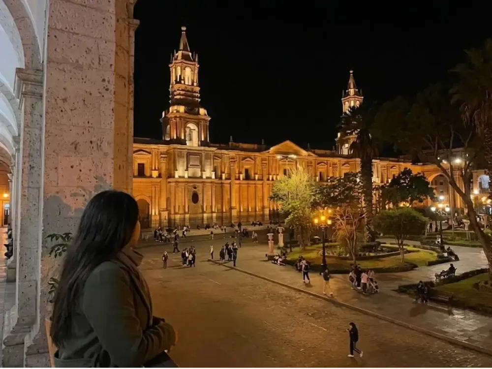 Catedral de Arequipa noche.webp