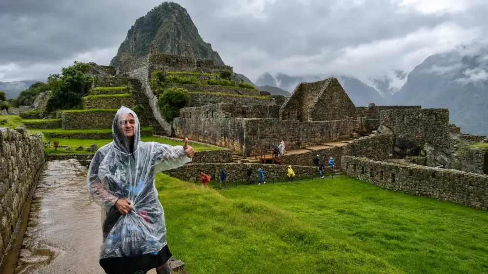 tour en lluvia.webp